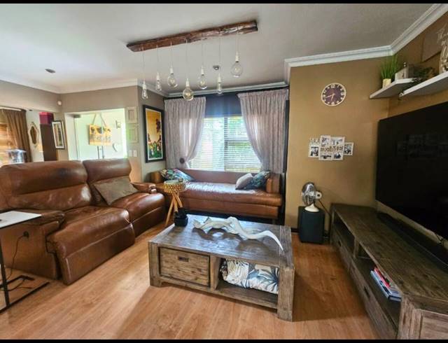 3 BEDROOM HOUSE FOR SALE IN GLEN ERASMIA